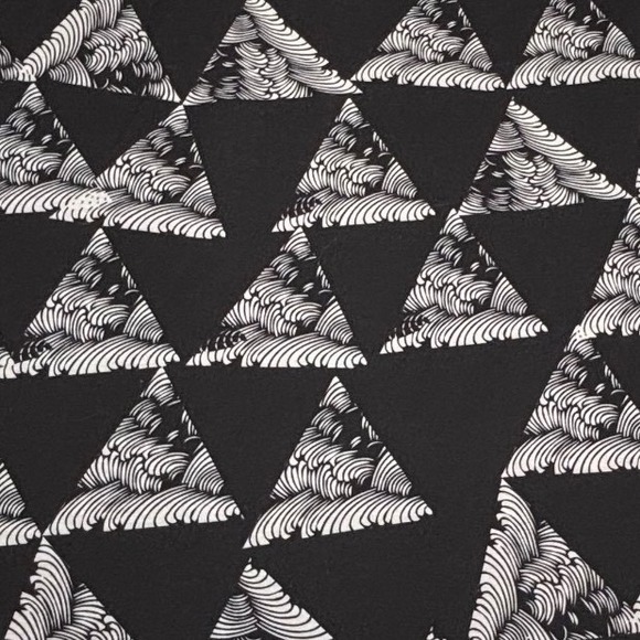 LuLaRoe Womens Top Size 2XL Perfect T Black White Geometric Lines 2X XXL NWT - Picture 5 of 5